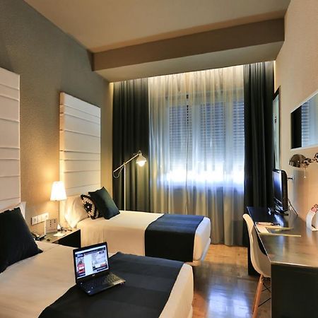 Hotel Leyre Pamplona Buitenkant foto