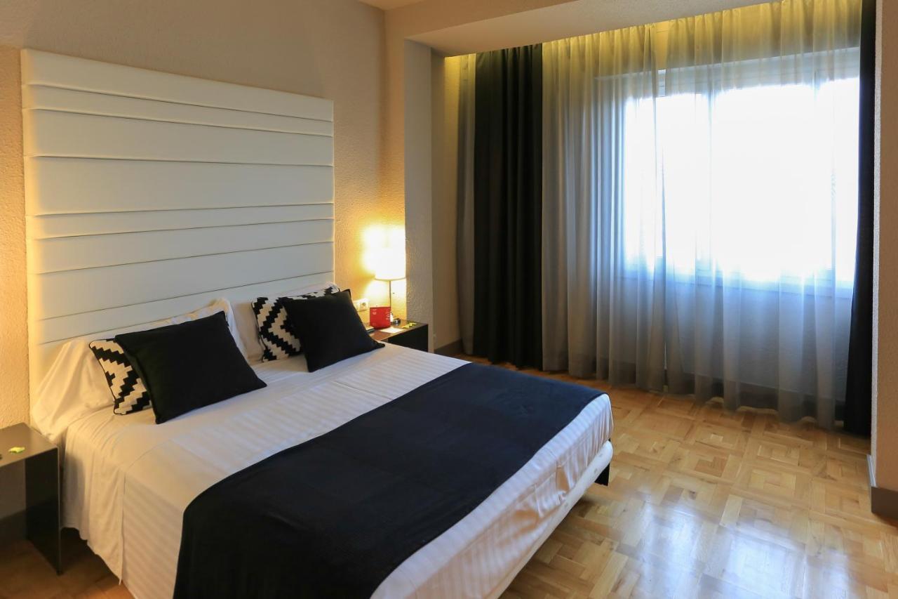 Hotel Leyre Pamplona Buitenkant foto
