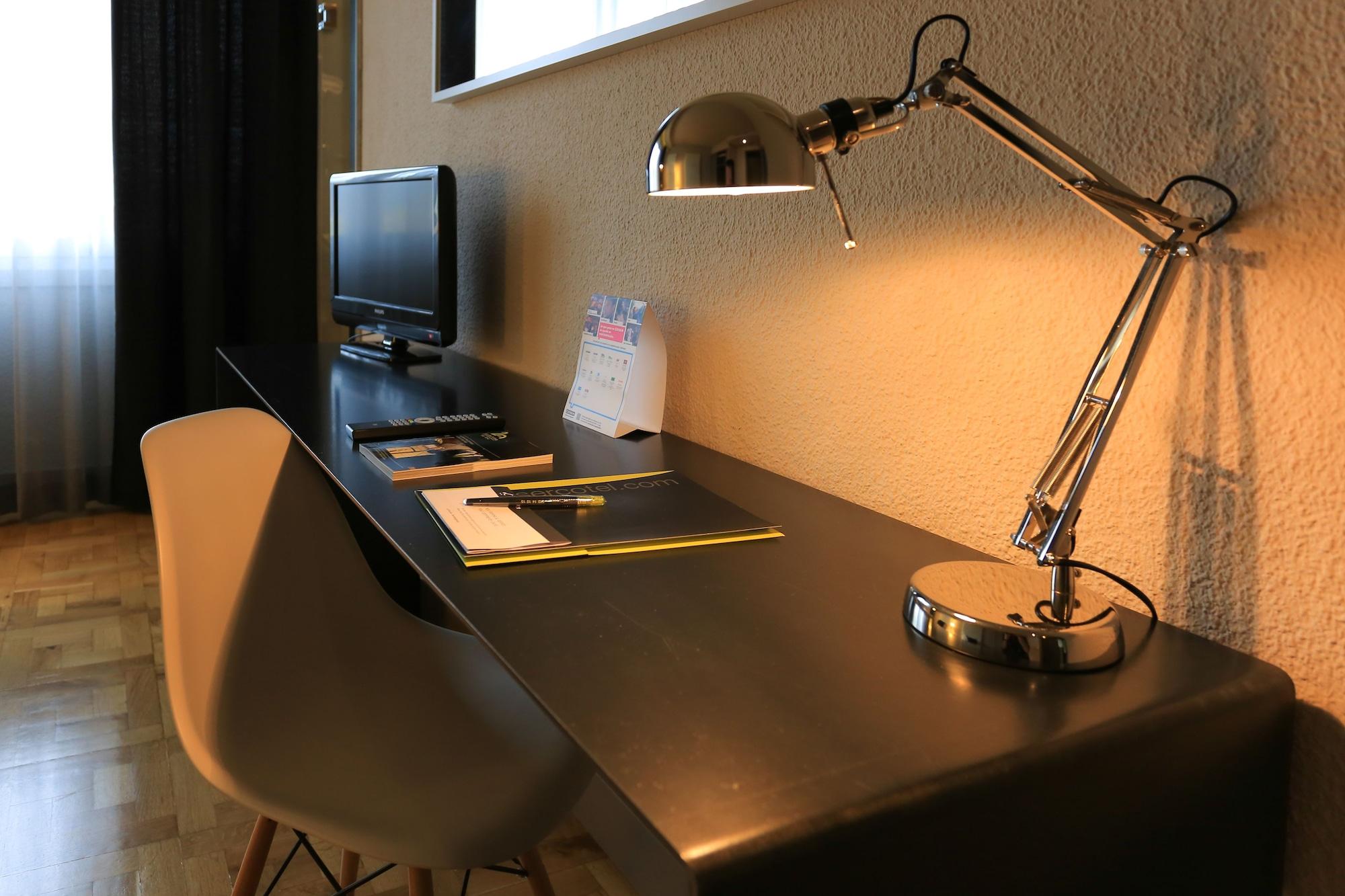 Hotel Leyre Pamplona Buitenkant foto