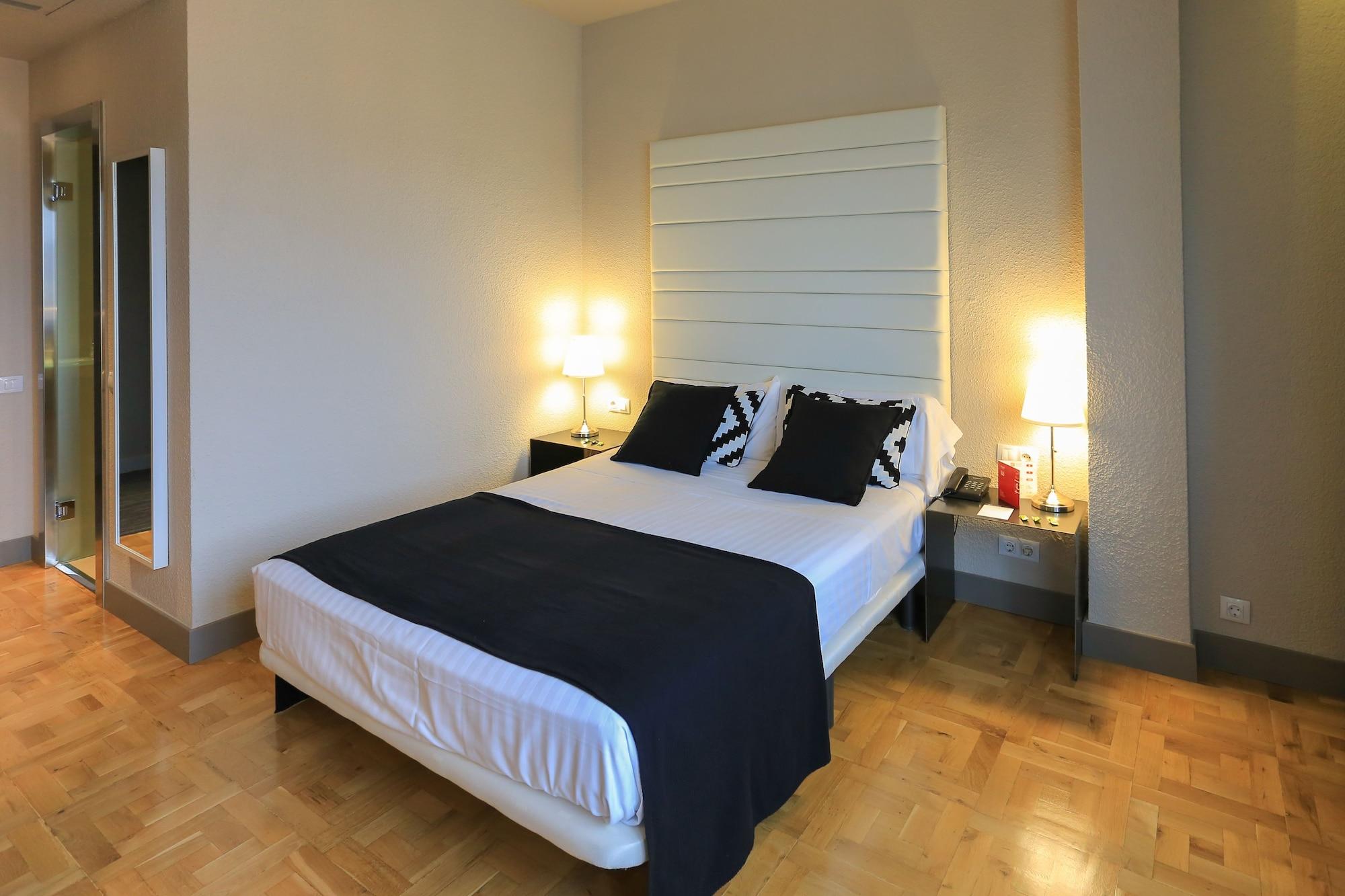 Hotel Leyre Pamplona Buitenkant foto