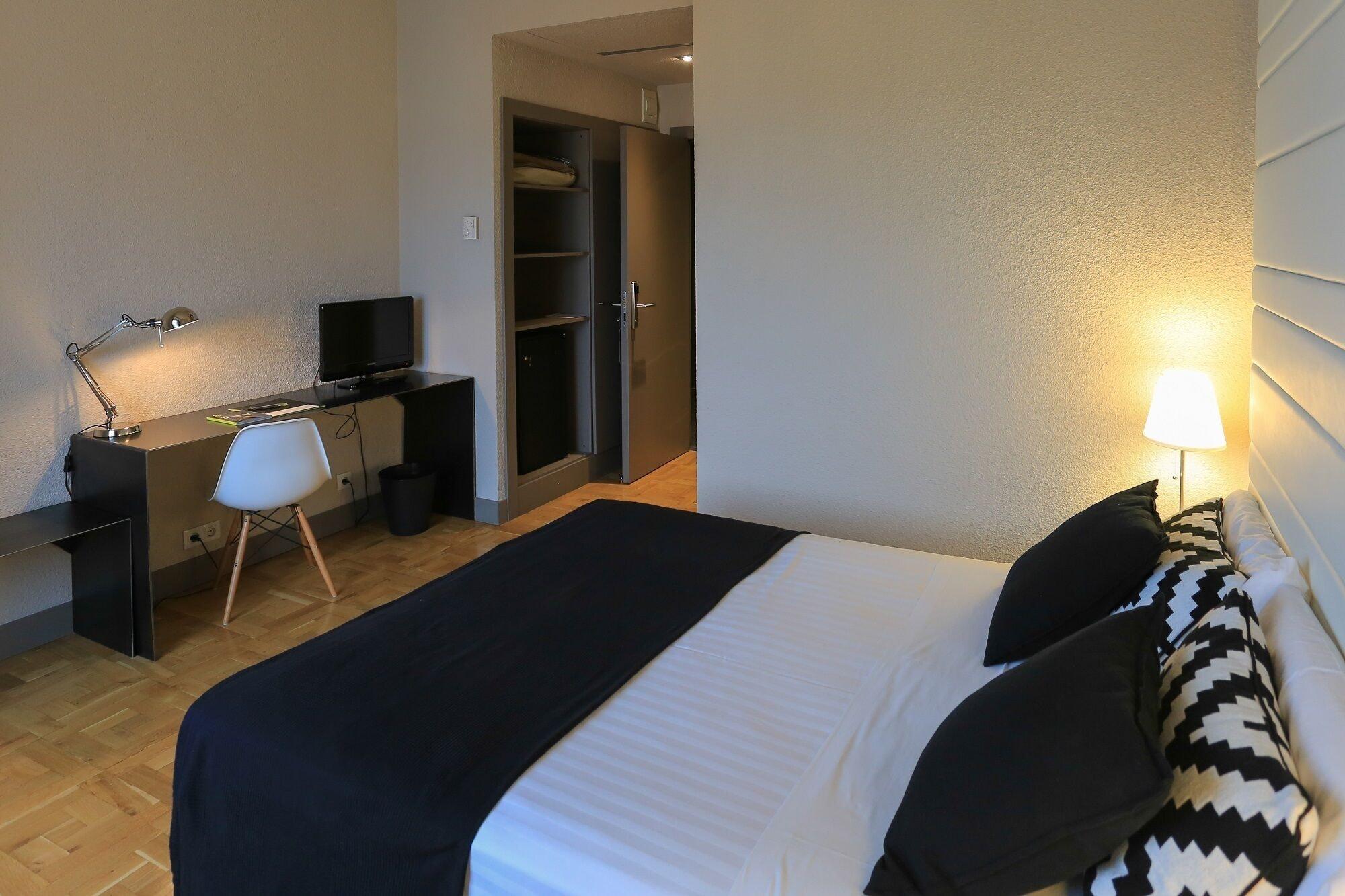 Hotel Leyre Pamplona Buitenkant foto