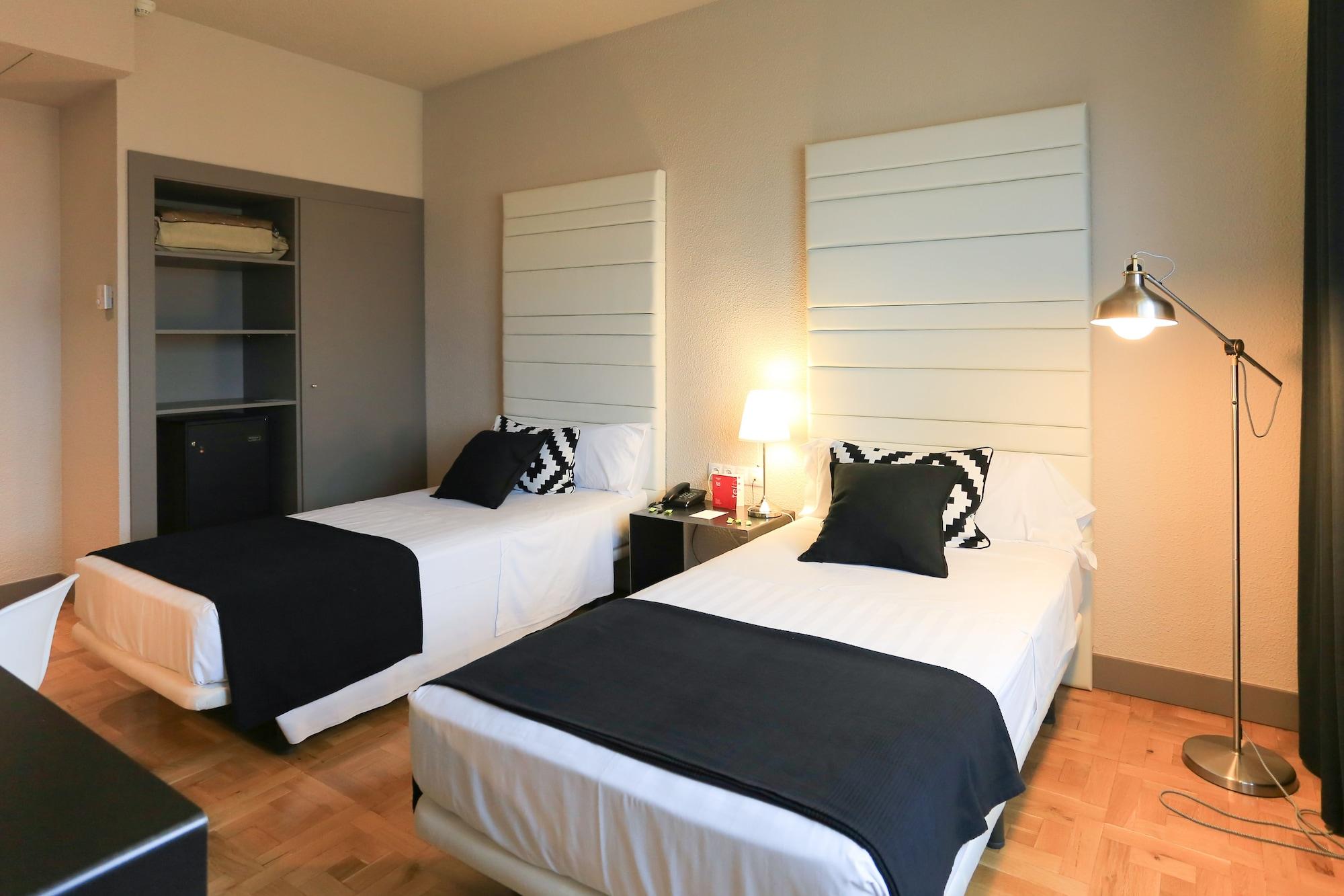 Hotel Leyre Pamplona Buitenkant foto
