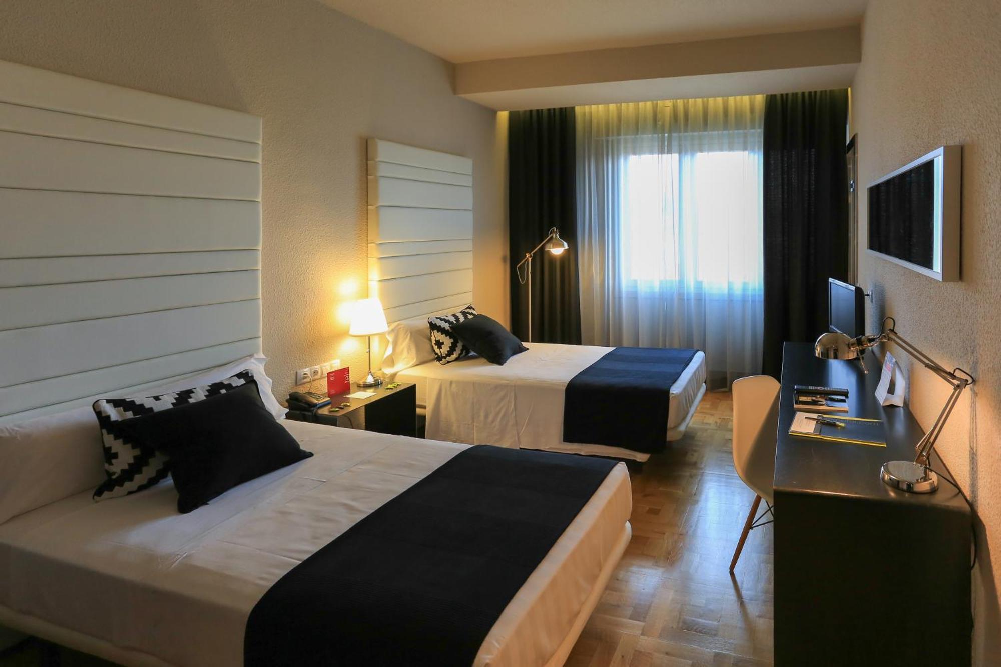 Hotel Leyre Pamplona Buitenkant foto