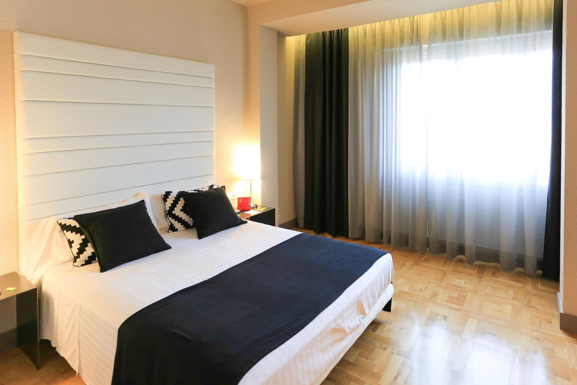 Hotel Leyre Pamplona Buitenkant foto