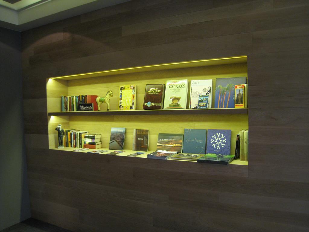Hotel Leyre Pamplona Buitenkant foto