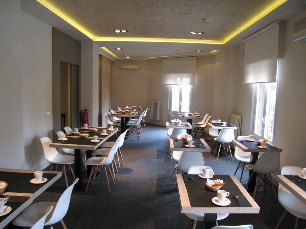 Hotel Leyre Pamplona Buitenkant foto